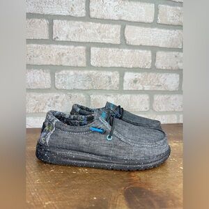 Boys Hey Dude Wally Chambray Wave Ride Shoes Size 2Y NWOT - 0304